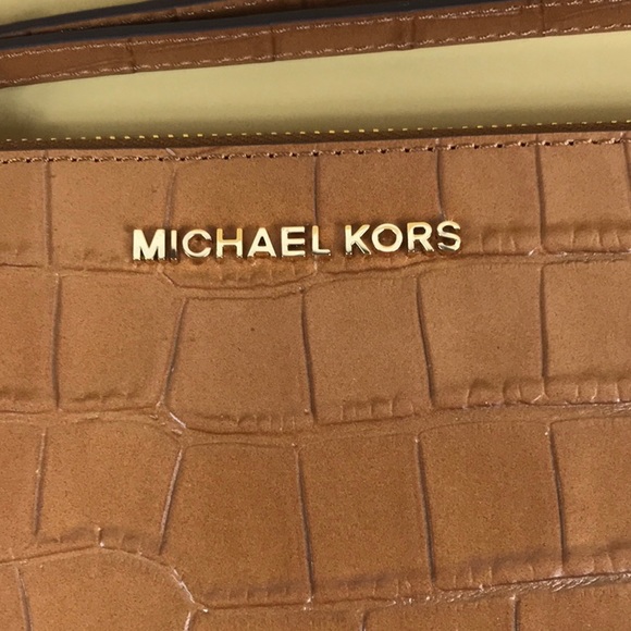 Michael Kors Bedford walnut Lg Zip Clutch - Picture 4 of 6